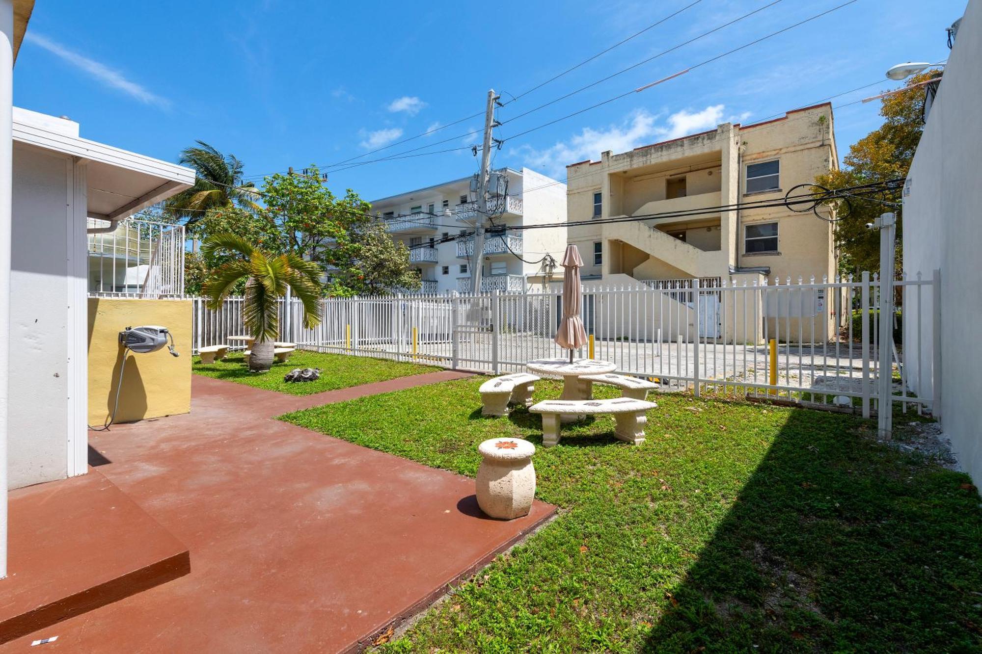 Sunnys Days 5Th St Apartment Miami Beach Bagian luar foto